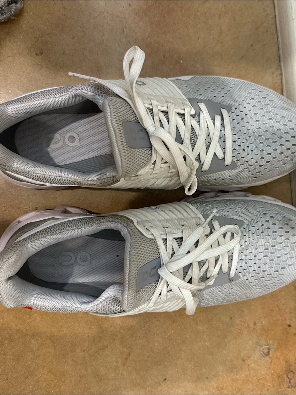 On Running Running Women’s Cloudswift Lightweight Sneakers - White/Gray